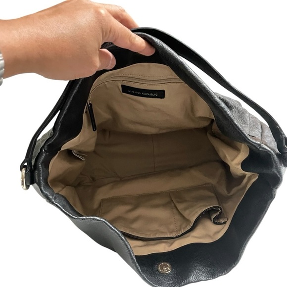 Banana Republic Black Leather Slouchy Shoulder Bag - Picture 4 of 13